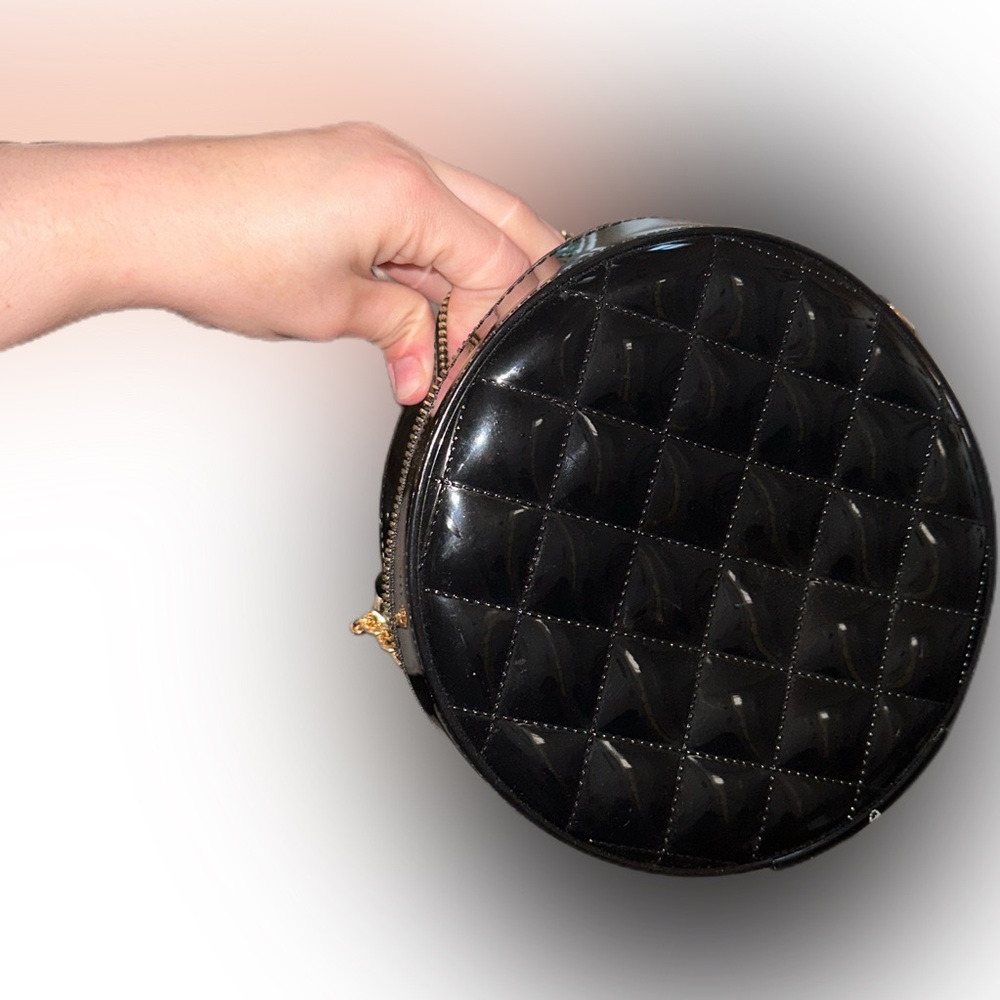 Shiny Black Crossbody with Gold Chain